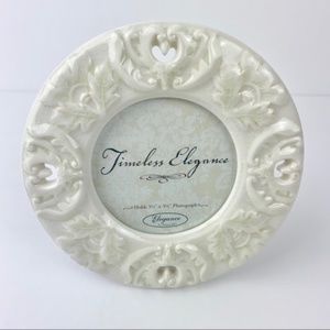 Timeless Elegance round frame, new in box